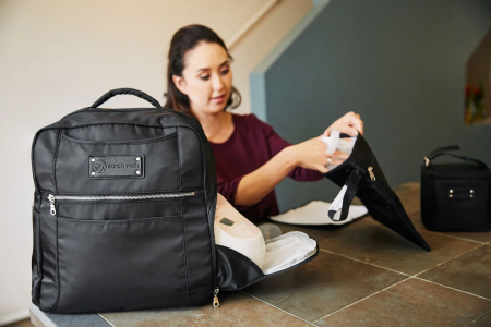 A mom uses the Kelly breast pump bag